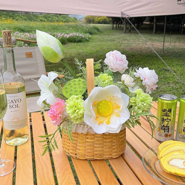 Rattan handheld picnic artificial flowers