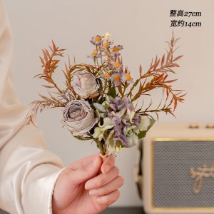 Elegant handheld flower bouquet